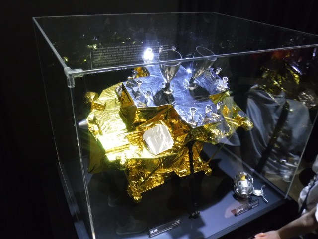 お昼ご飯のあとはJAXAブースを見学し、打ち上げ予定の人工衛星を見ることができました