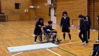 なかなか車椅子を押す機会もないため、頑張って押していました。